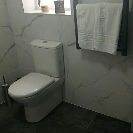 Tiernan's Luxury King Ensuite