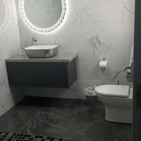 Tiernan's Luxury King Ensuite Charlestown