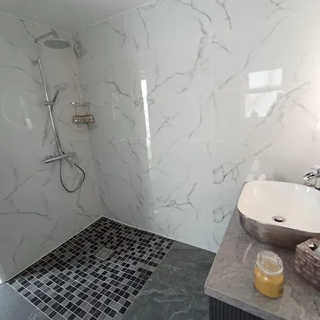 Tiernan's Luxury King Ensuite Charlestown