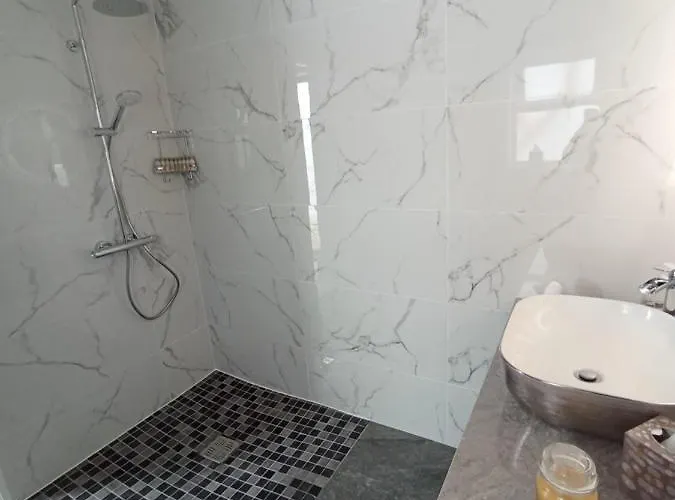 Tiernan's Luxury King Ensuite Charlestown